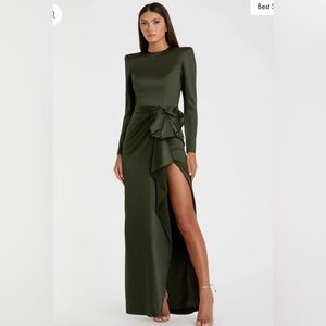 NWT Dark Green Long Sleeve Satin Structured Bow
Draped Column Gown Size 12